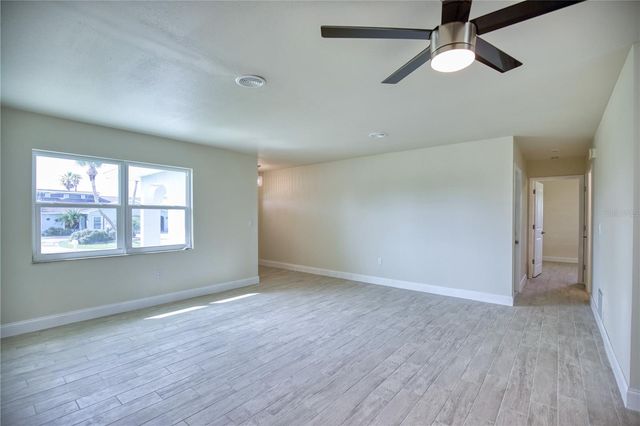 66 OAKLAND HILLS CT, Rotonda West, FL 33947