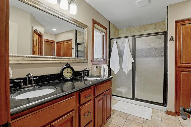 12616 E Cherry Creek Ct, Wichita, KS 67207