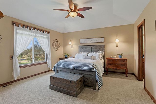 12616 E Cherry Creek Ct, Wichita, KS 67207