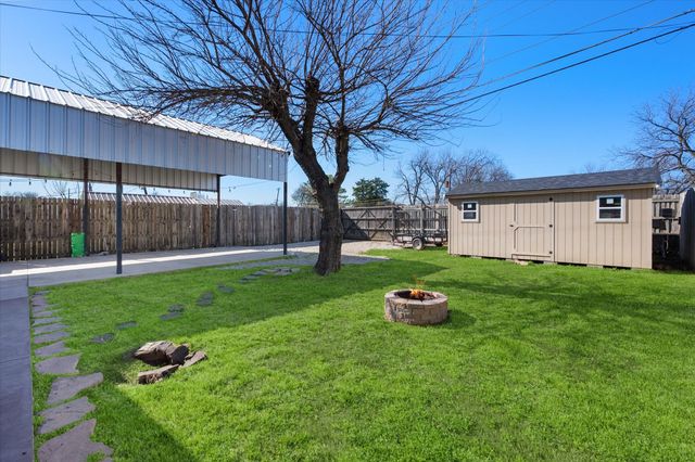 2522 Brady Lane, Grand Prairie, TX 75052