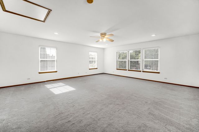 1001 Martingale Lane, Round Lake Beach, IL 60073