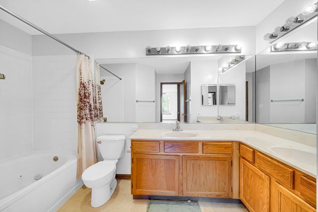 1001 Martingale Lane, Round Lake Beach, IL 60073