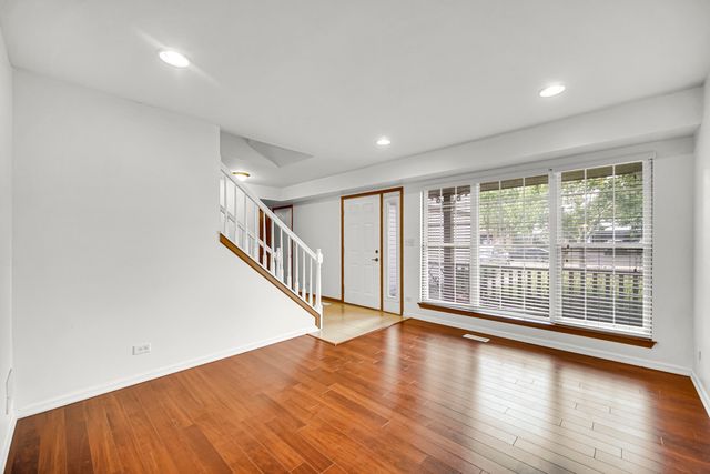 1001 Martingale Lane, Round Lake Beach, IL 60073