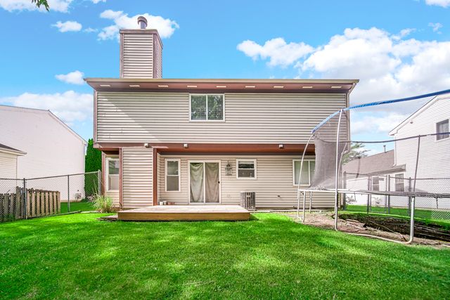 1001 Martingale Lane, Round Lake Beach, IL 60073