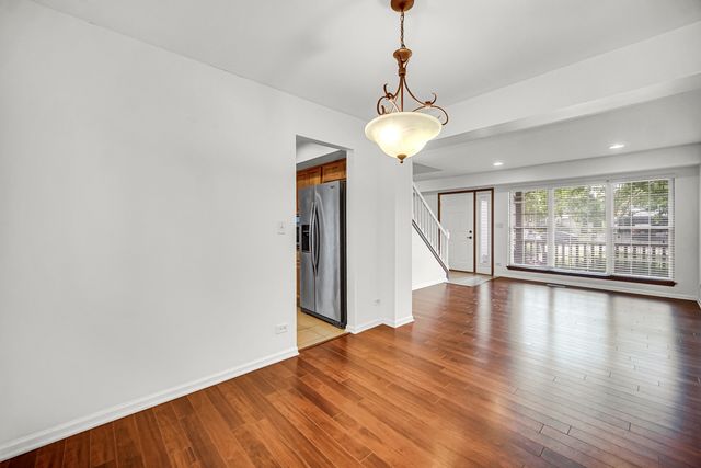 1001 Martingale Lane, Round Lake Beach, IL 60073