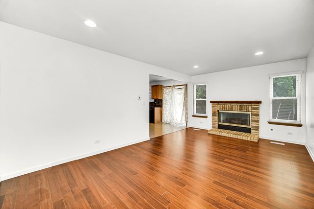 1001 Martingale Lane, Round Lake Beach, IL 60073
