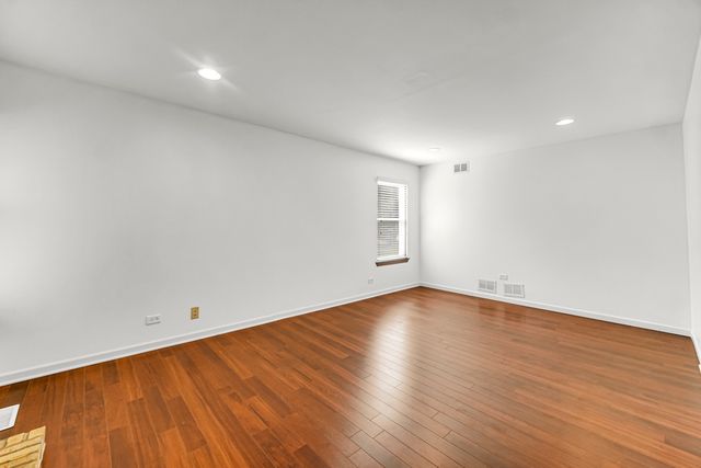 1001 Martingale Lane, Round Lake Beach, IL 60073