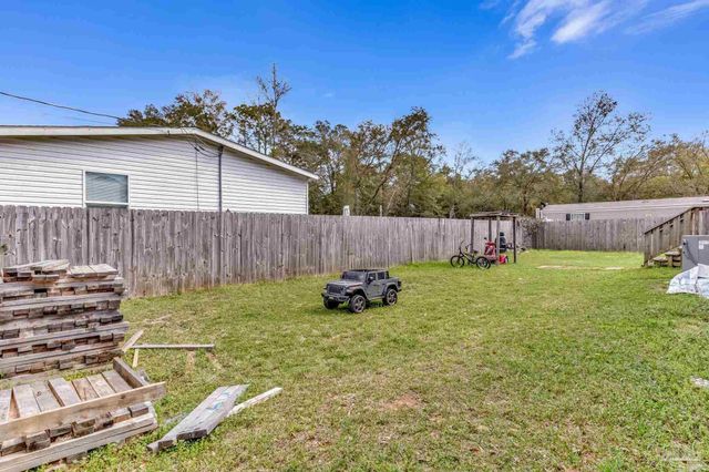 5144 Pauline St, Milton, FL 32583