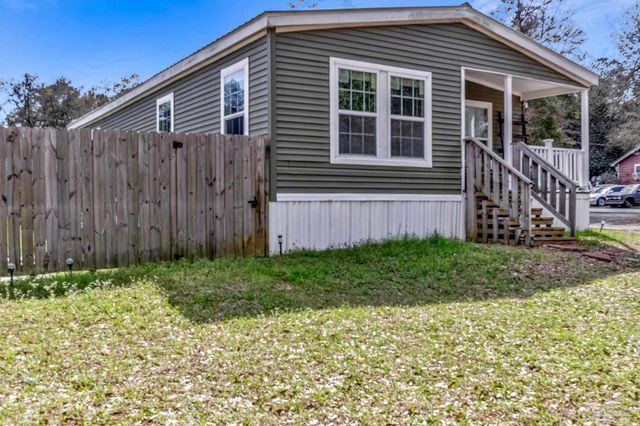 5144 Pauline St, Milton, FL 32583