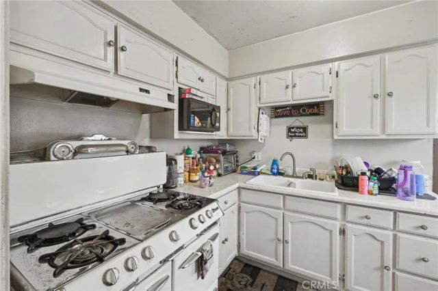 1903 N Grape Avenue, Compton, CA 90222