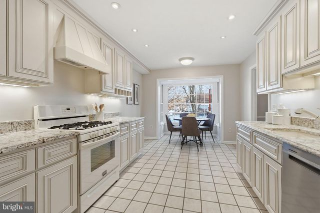 2145 KINGS MILL CT, Falls Church, VA 22043