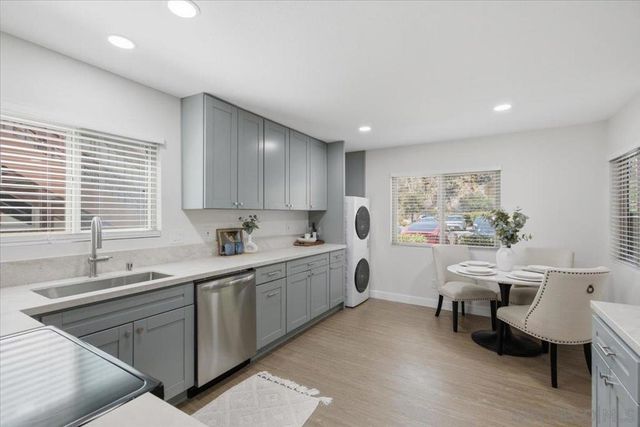 5533 Adobe Falls Rd 3, San Diego, CA 92120