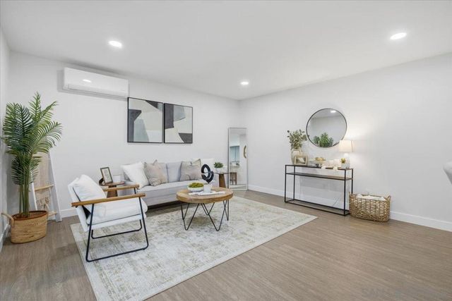 5533 Adobe Falls Rd 3, San Diego, CA 92120
