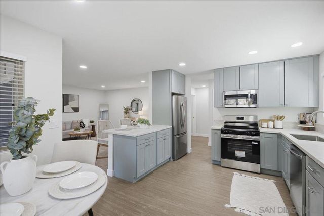 5533 Adobe Falls Rd 3, San Diego, CA 92120