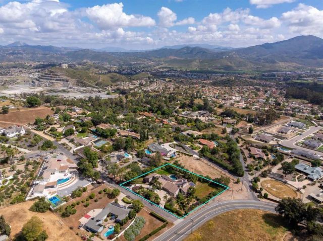 11915 Fuerte Vista Lane, El Cajon, CA 92020