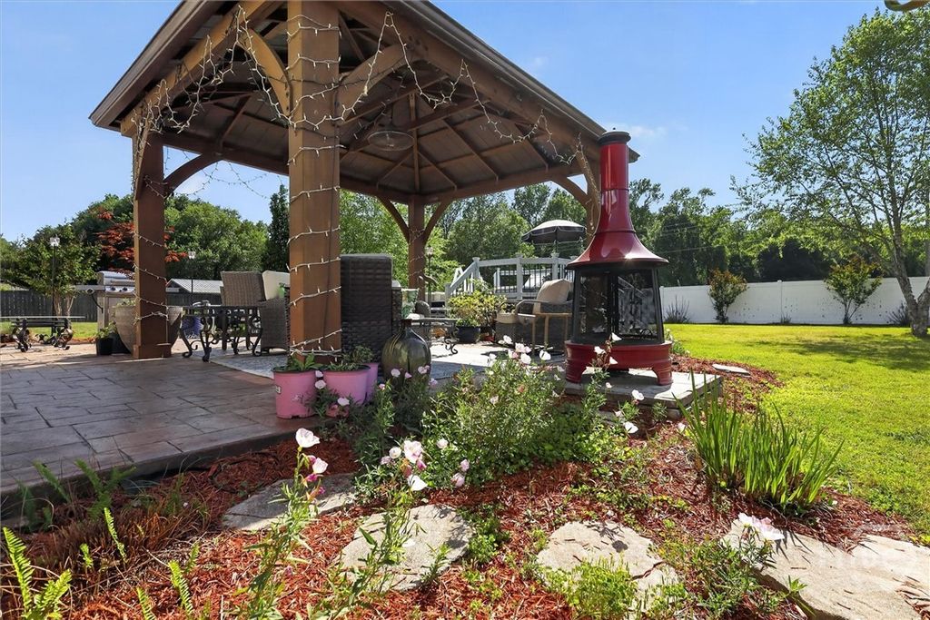 Image 10 of property listing at 405 Peachtree Drive, Rincon, GA 31326