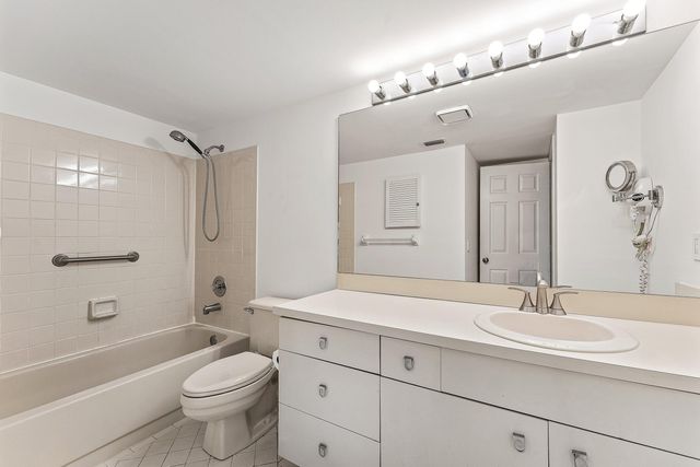 99 Seabreeze Avenue 2, Delray Beach, FL 33483