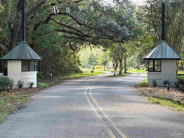 4568 Bayside Dr, Milton, FL 32583