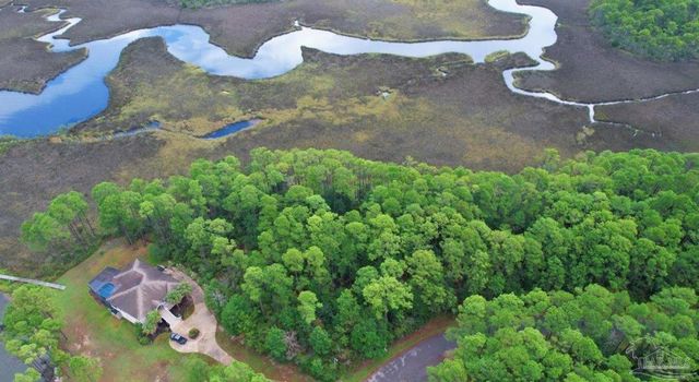 4568 Bayside Dr, Milton, FL 32583