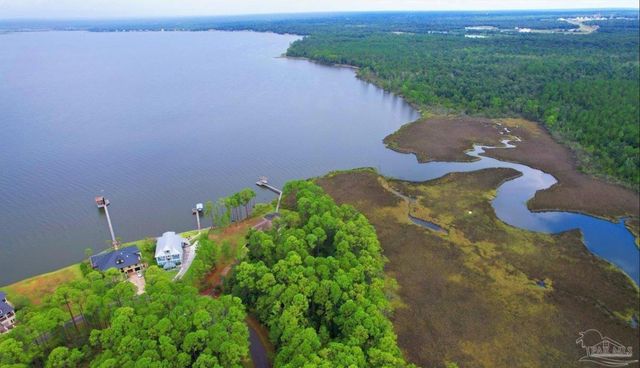 4568 Bayside Dr, Milton, FL 32583