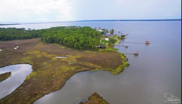 4568 Bayside Dr, Milton, FL 32583