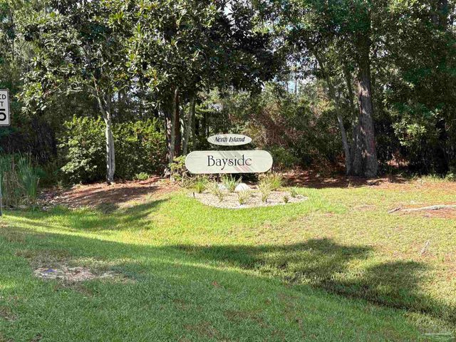 4568 Bayside Dr, Milton, FL 32583
