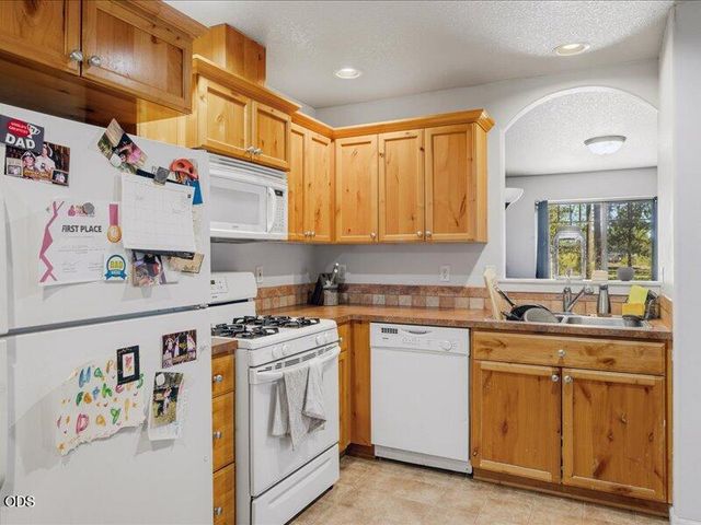 16558 Daisy Place, La Pine, OR 97739