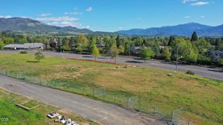 3256 Hillcrest Road, Medford, OR 97504
