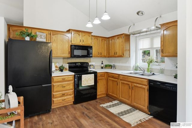 130 Cedar Circle, Bellevue, NE 68005