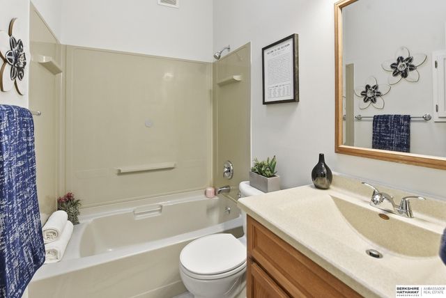 130 Cedar Circle, Bellevue, NE 68005