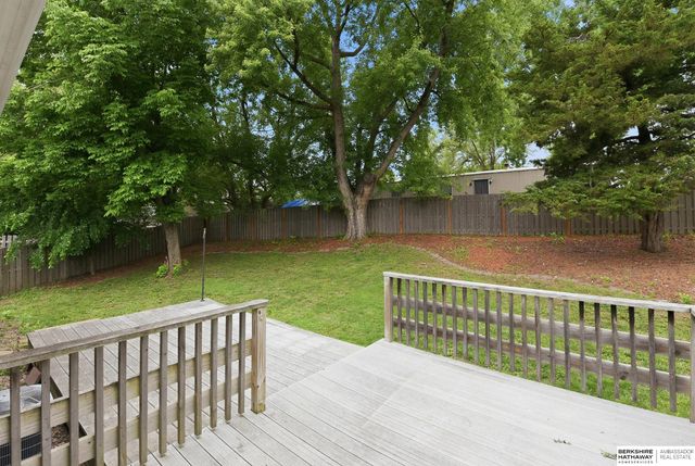 130 Cedar Circle, Bellevue, NE 68005