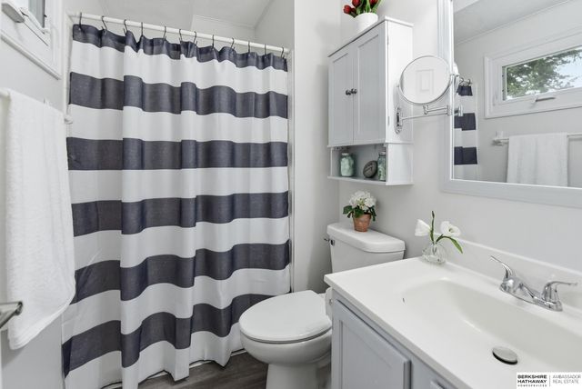 130 Cedar Circle, Bellevue, NE 68005