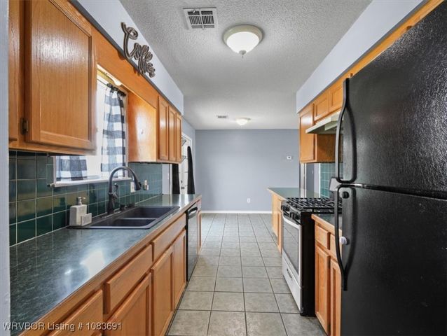 18 Pickle Lane, Heavener, OK 74937