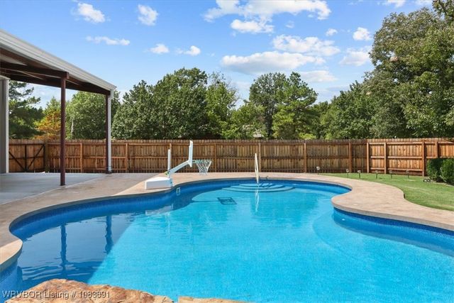 18 Pickle Lane, Heavener, OK 74937