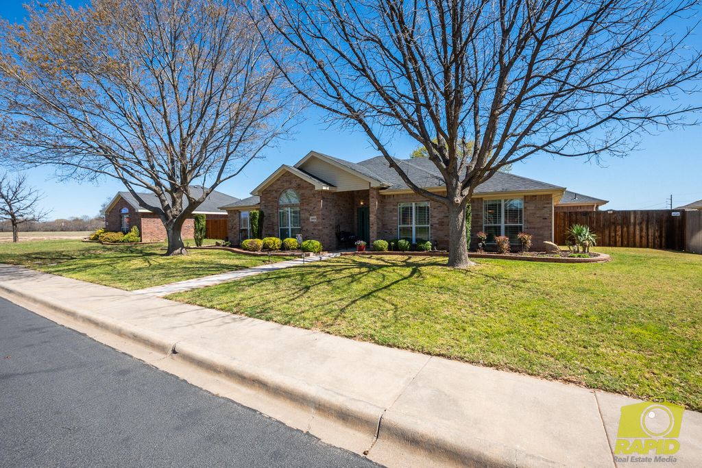 Image 3 of property listing at 6006 Maravillas Street, San Angelo, TX 76904