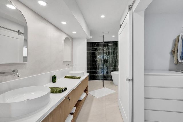 5581 NE 31st Avenue, Fort Lauderdale, FL 33308