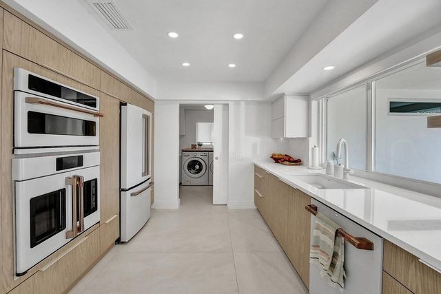 5581 NE 31st Avenue, Fort Lauderdale, FL 33308