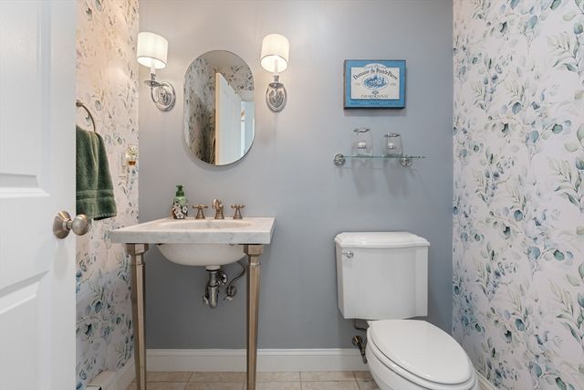 19 Canterberry Ln, Norfolk, MA 02056