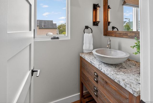 3828 Mission Blvd, San Diego, CA 92109