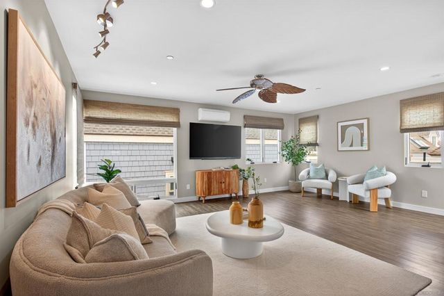 3828 Mission Blvd, San Diego, CA 92109