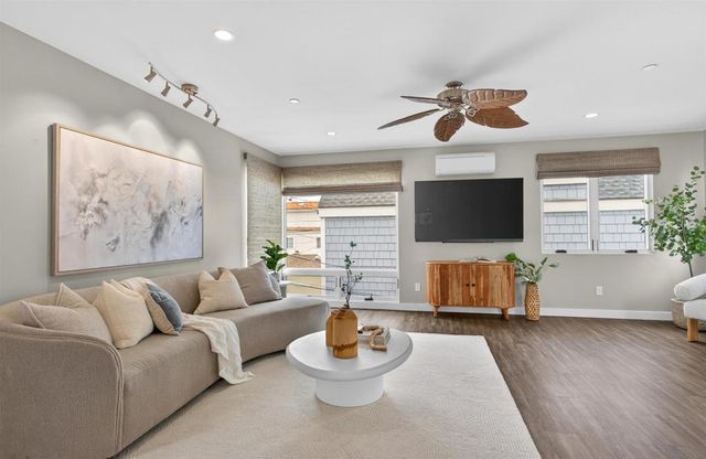 3828 Mission Blvd, San Diego, CA 92109