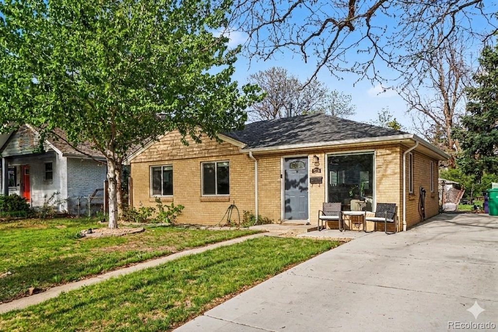 2216 S Clermont Street, Denver, CO 80222