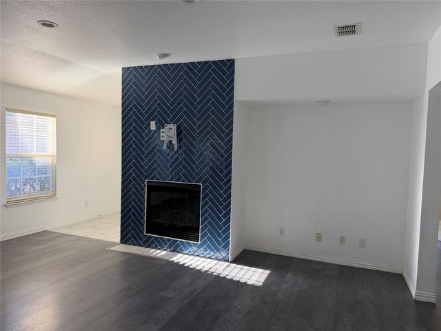 2525 Creek Villas Drive, Bedford, TX 76022