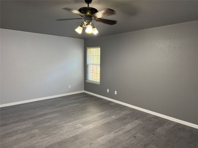 2525 Creek Villas Drive, Bedford, TX 76022