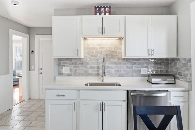 5 Atwood Ave, Norwood, MA 02062