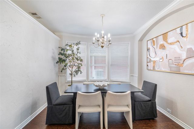 5712 Meadowglen Drive, Denton, TX 76226