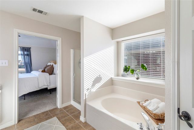 5712 Meadowglen Drive, Denton, TX 76226