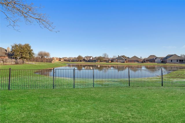 5712 Meadowglen Drive, Denton, TX 76226