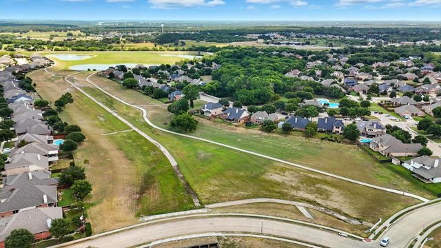 5712 Meadowglen Drive, Denton, TX 76226