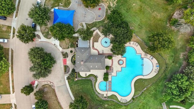 5712 Meadowglen Drive, Denton, TX 76226